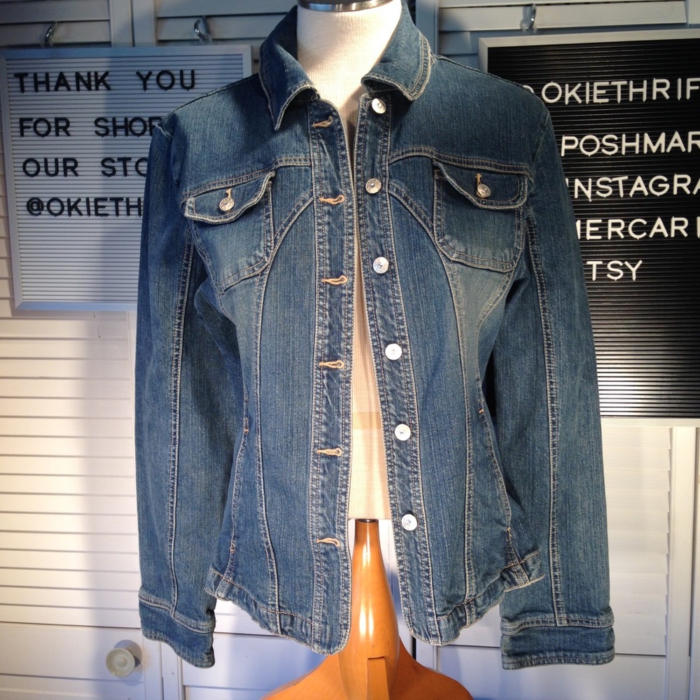 Jean jacket size large woman perfect condition